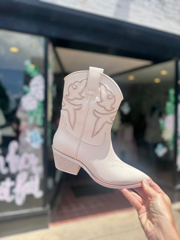 CLAIRE WHITE BOOTIE