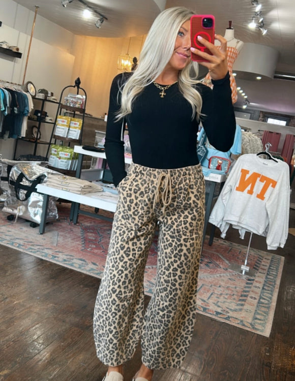 LEOPARD PRINT BARREL PANTS
