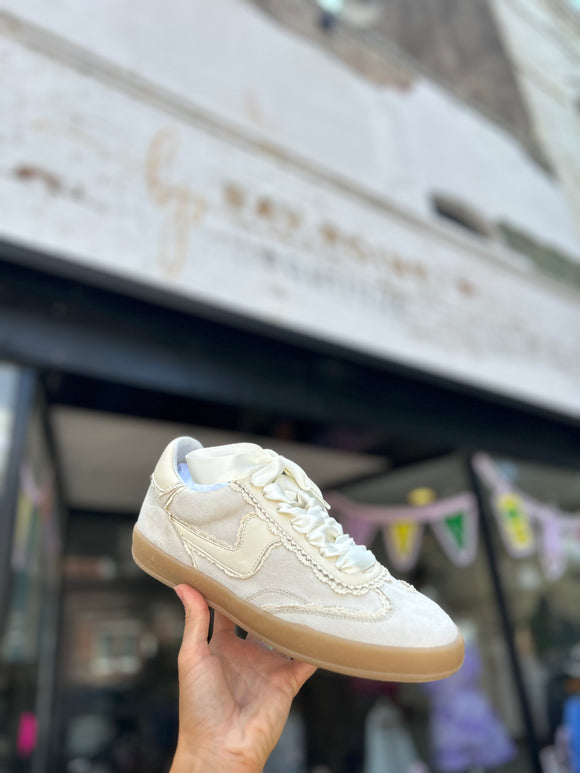 DESTINY BEIGE SNEAKERS